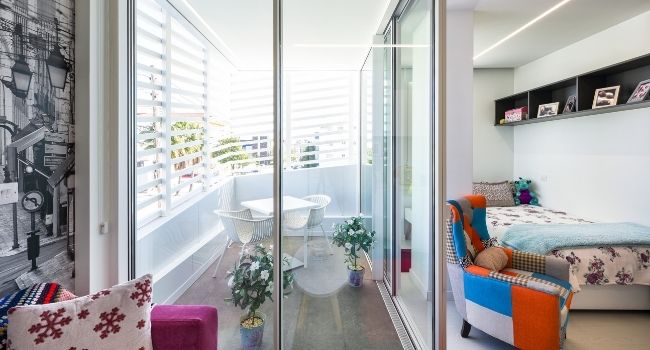 residential apartment in Greece with protected balcony and corner opening slim sliding doors residential apartment in Greece with protected balcony and corner opening slim sliding doors