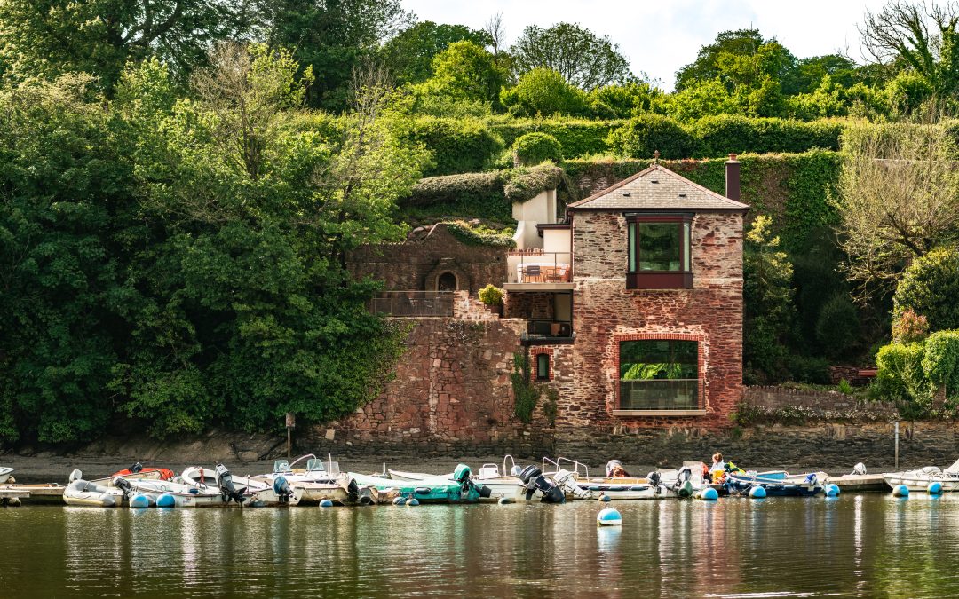 The Boathouse: Riverfront Windows