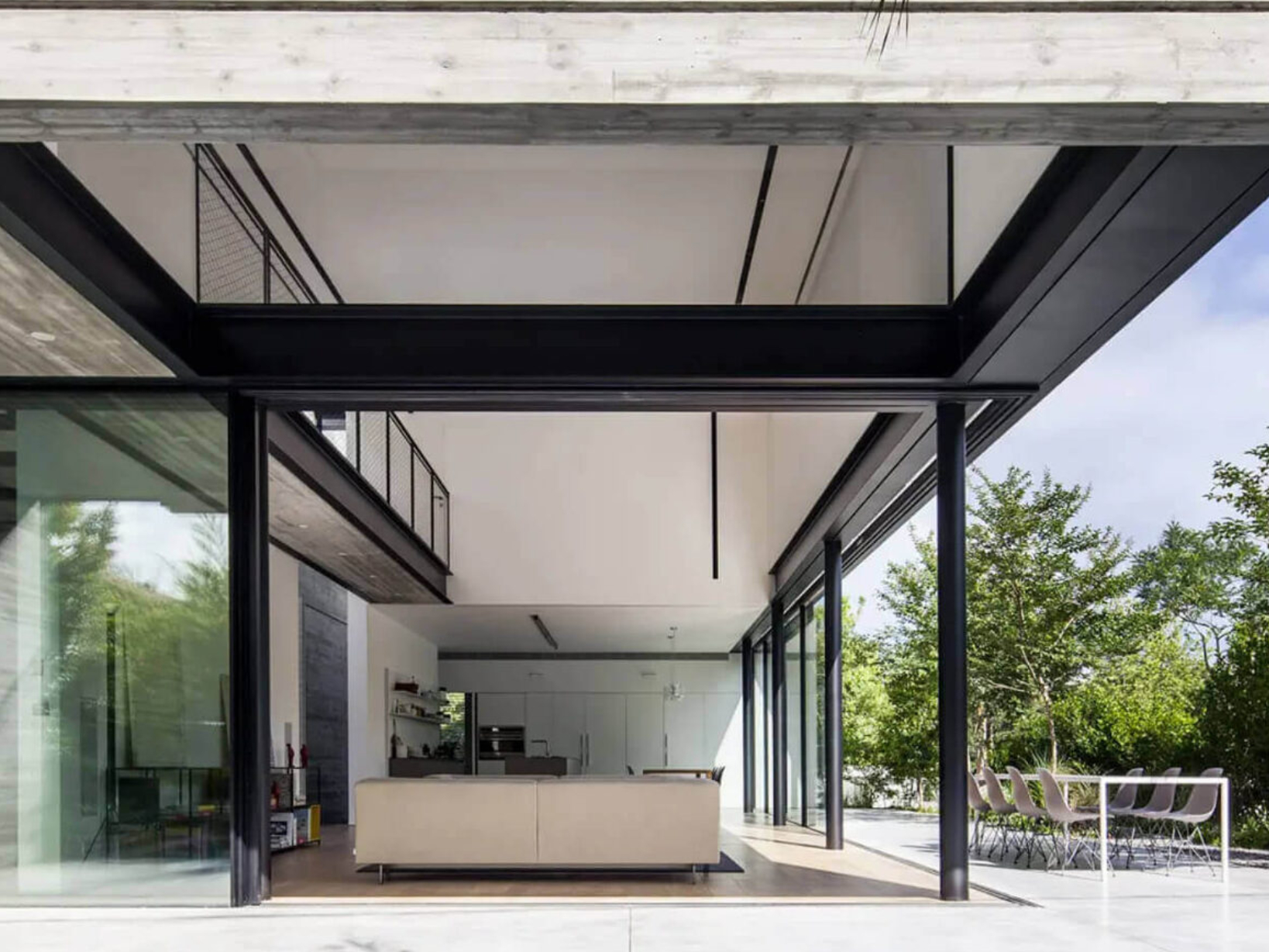 sieger-minimal-windows aluminium sliding glass doors on a luxury residential home